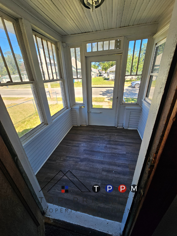 68 E Parker St - Photo 3 of 17