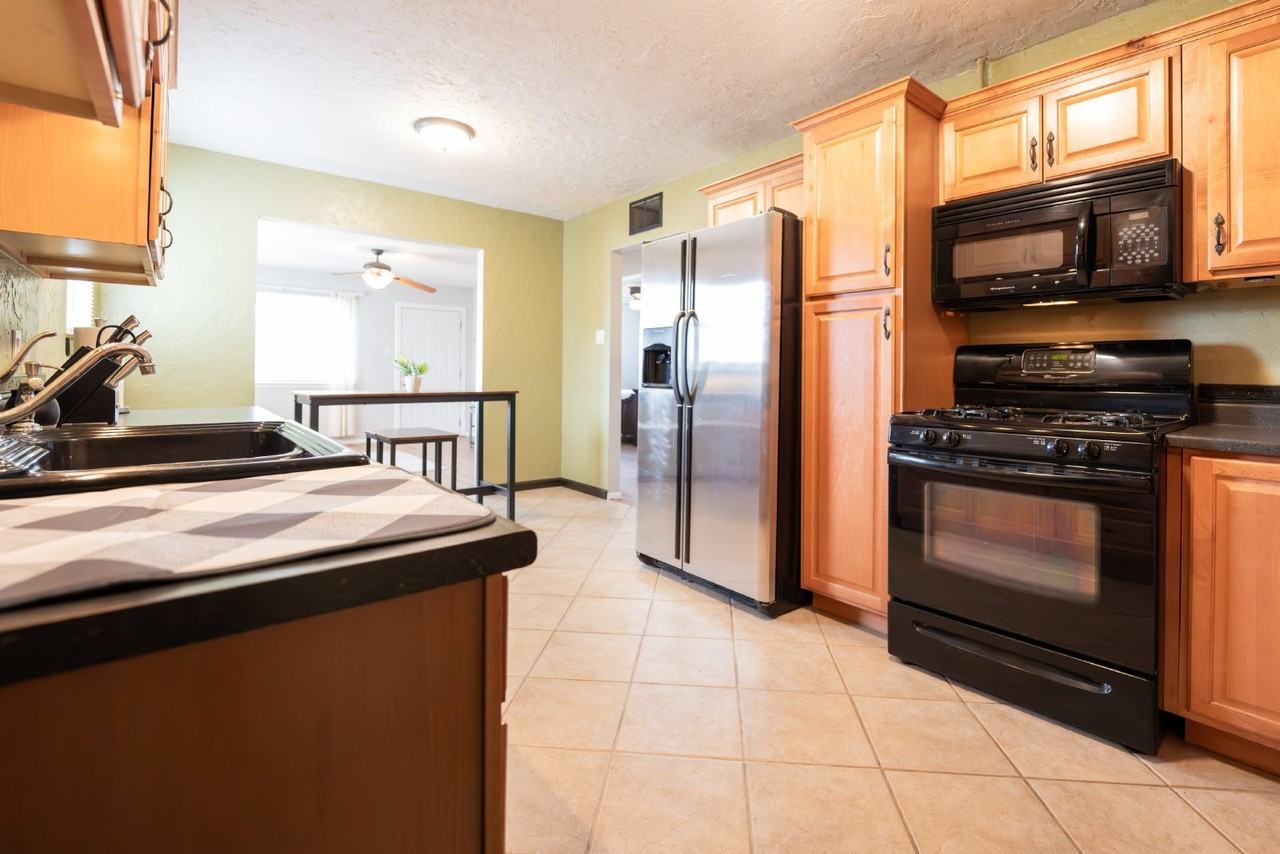 200 E Navajo St - Photo 6 of 12