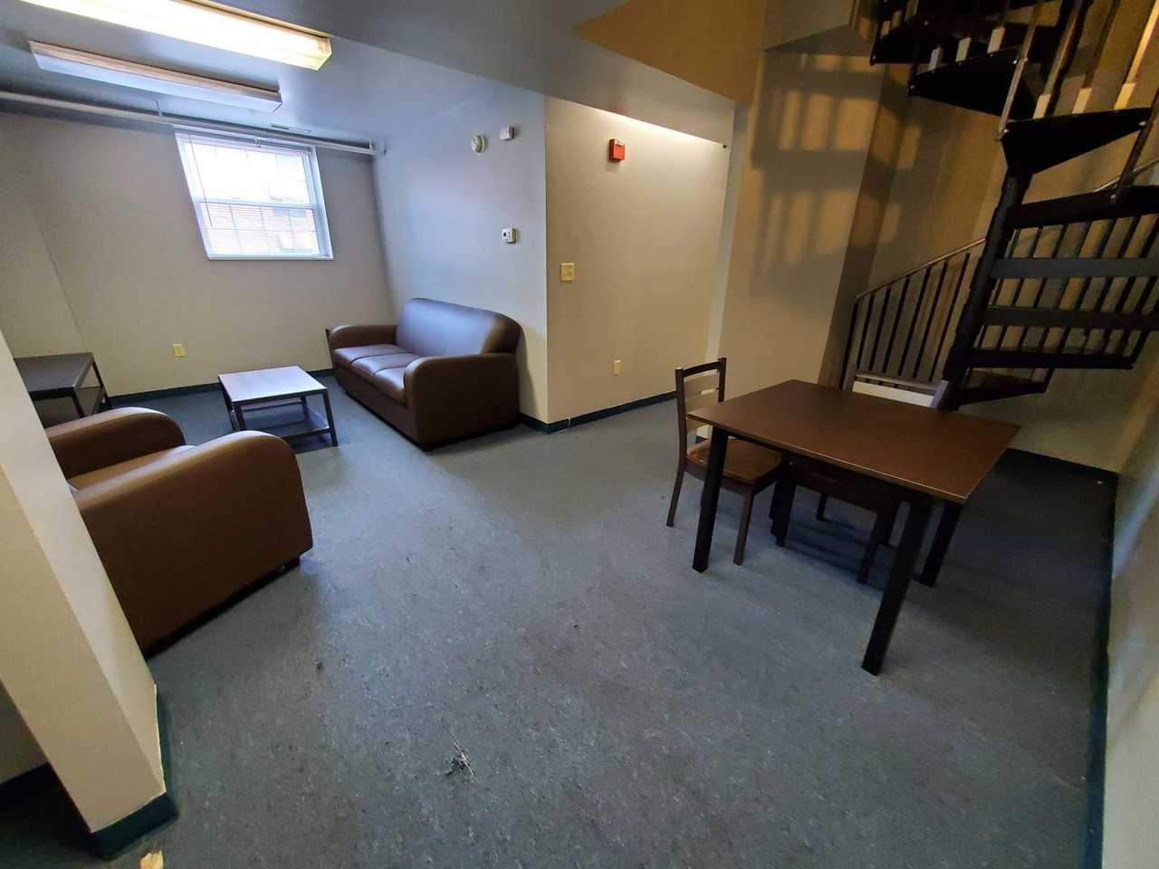 616 W. College Ave - Photo 3 of 33
