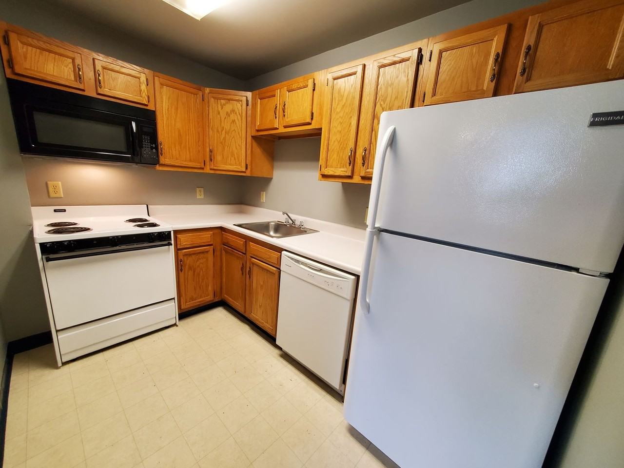 616 W. College Ave - Photo 5 of 33