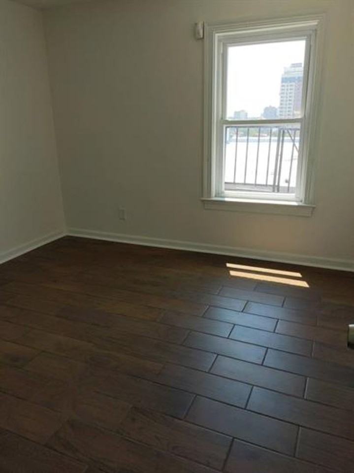 2219 Maryland Ave - Photo 2 of 7