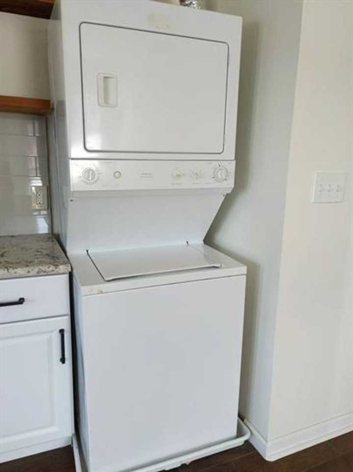 2219 Maryland Ave - Photo 5 of 7