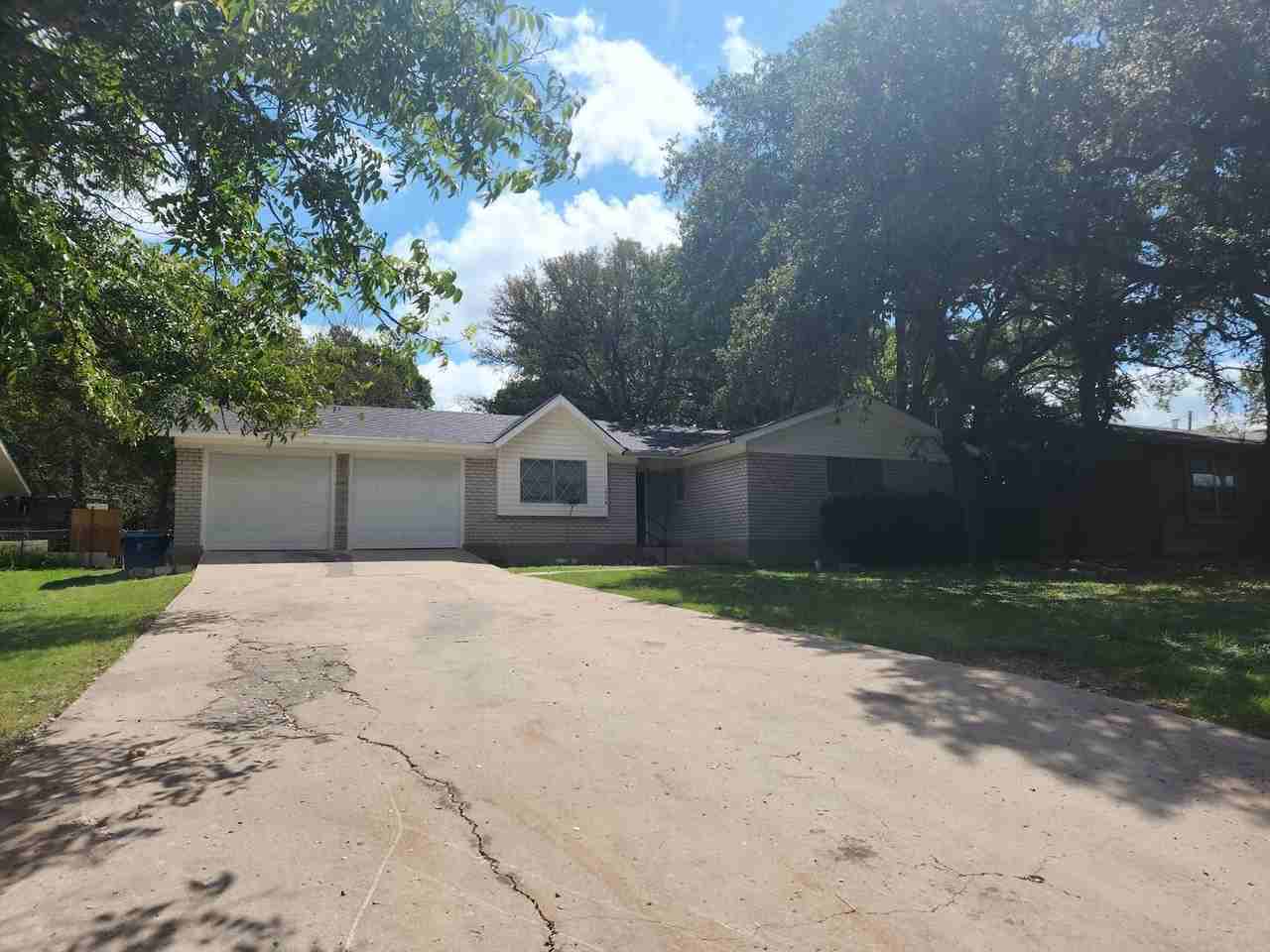 1006 Nancy Beth Dr - Photo 2 of 17