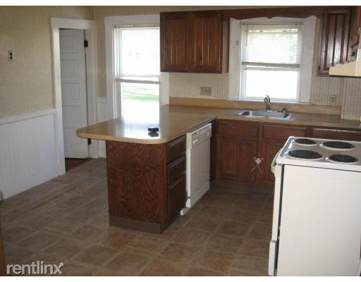 625 East St - Photo 2 of 6