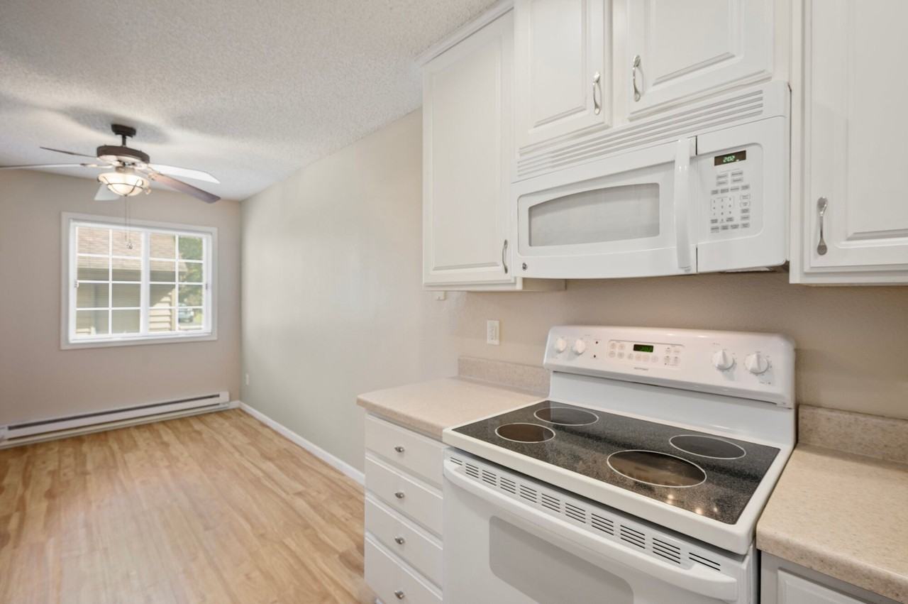 Somerset Oaks Apartments and Townhomes - Photo 3 of 14