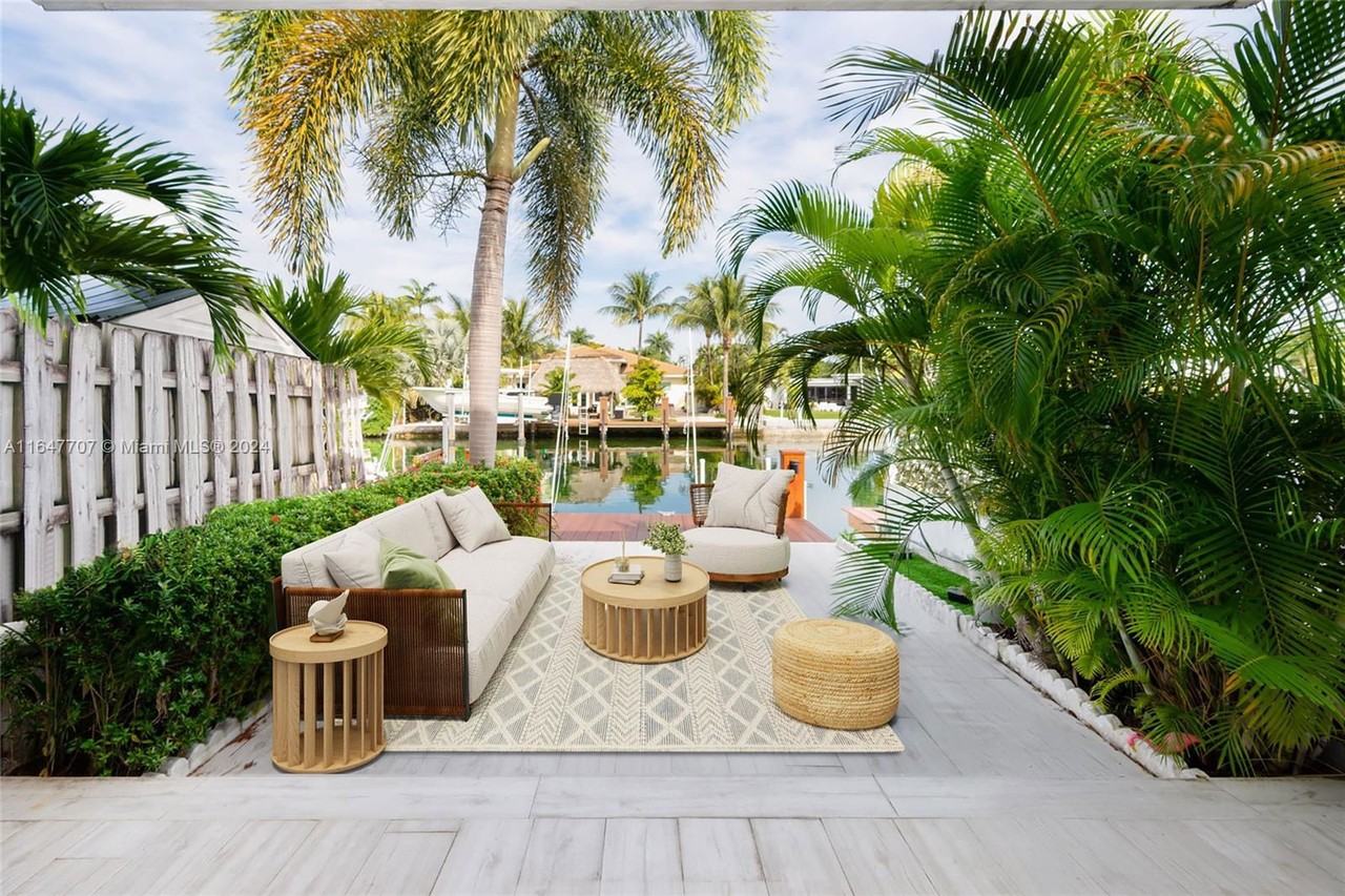 2203 Ne 123rd St - Photo 3 of 8