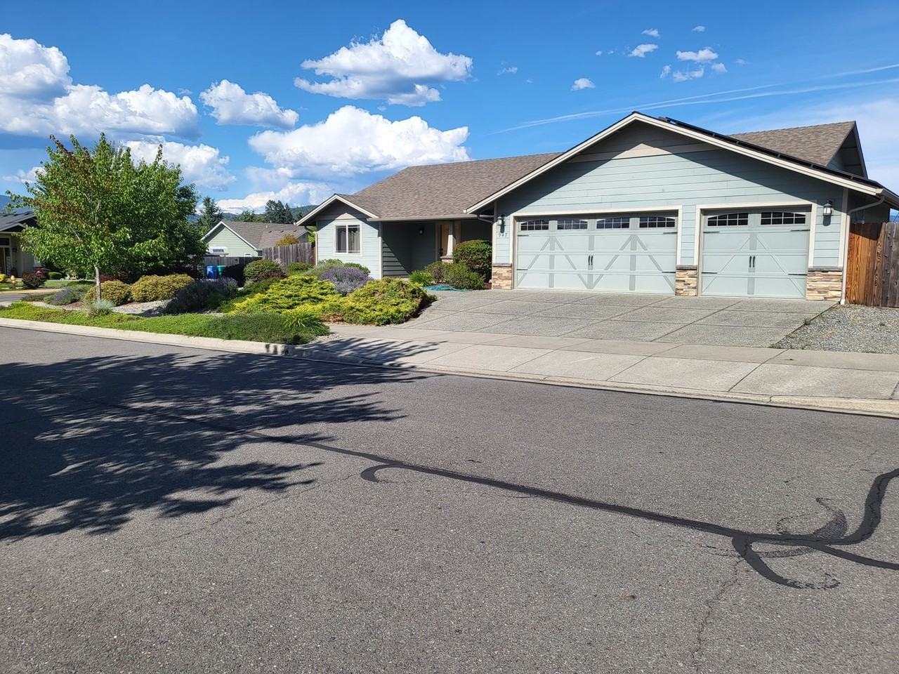 947 Sw Harvest Dr - Photo 2 of 28