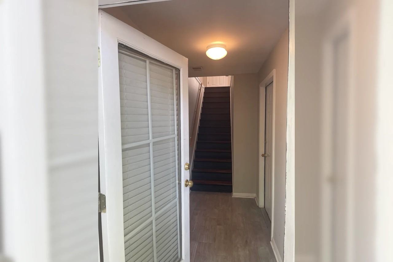 2328 Grinstead Dr - Photo 2 of 15