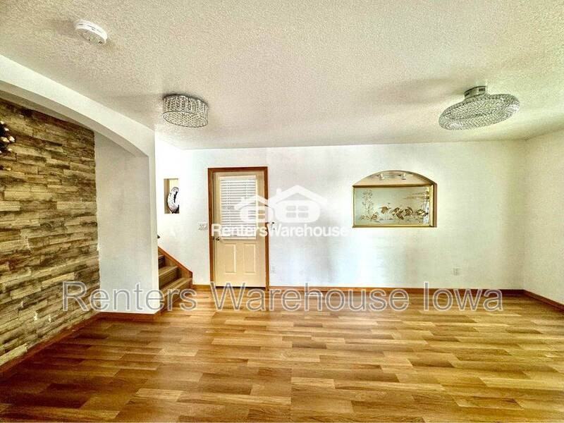 1435 University Avenue - Photo 4 of 34