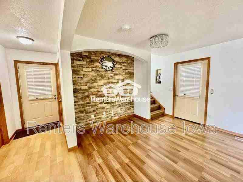 1435 University Avenue - Photo 6 of 34