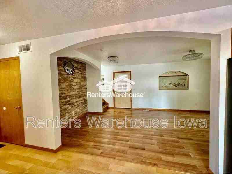 1435 University Avenue - Photo 7 of 34