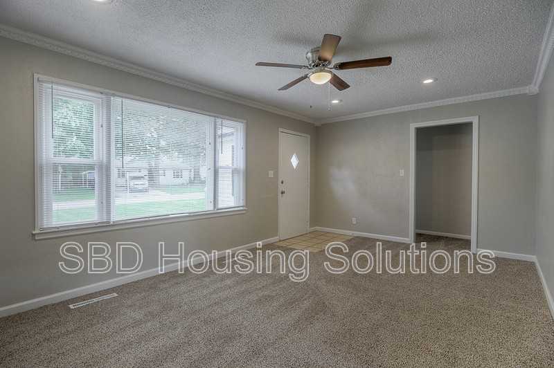 505 Ne 67th Pl - Photo 2 of 7