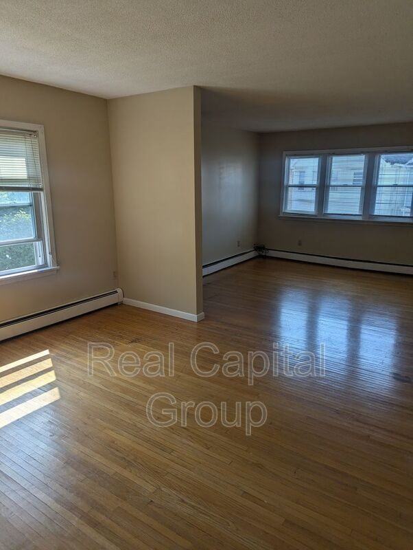 31 Reservation St #2UPPER - Photo 2 of 17