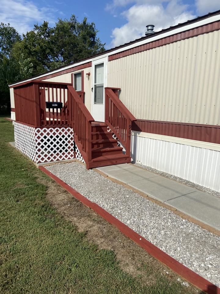 907 E Harrison St - Photo 3 of 10