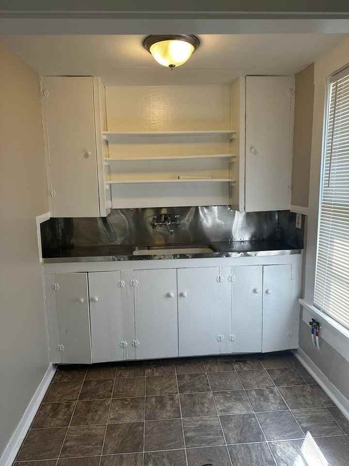 425 Boulevard St - Photo 2 of 6