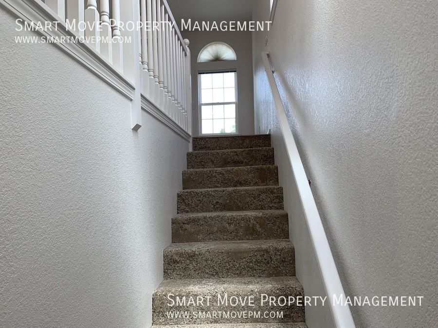 222 S Straughan Ave - Photo 3 of 26