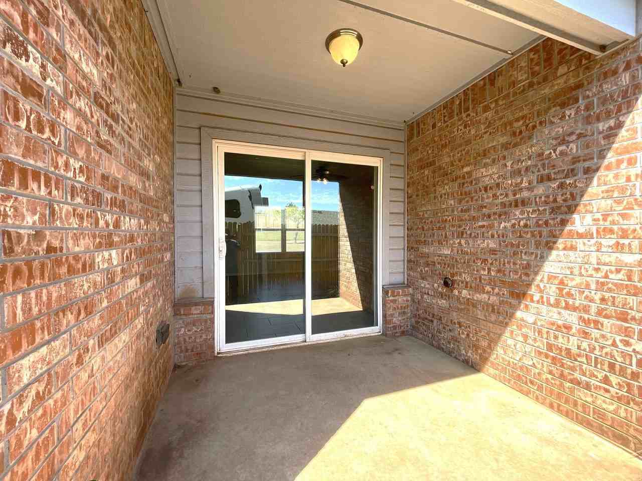 Eng Duplex~B - Photo 2 of 14