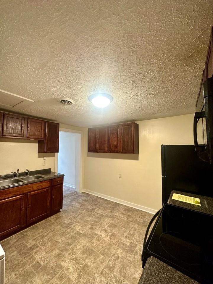 179 Prall St - Photo 5 of 10