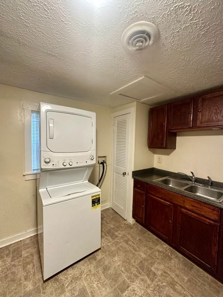 179 Prall St - Photo 6 of 10