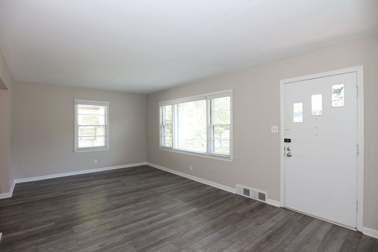 5838 Primrose Ave - Photo 2 of 17
