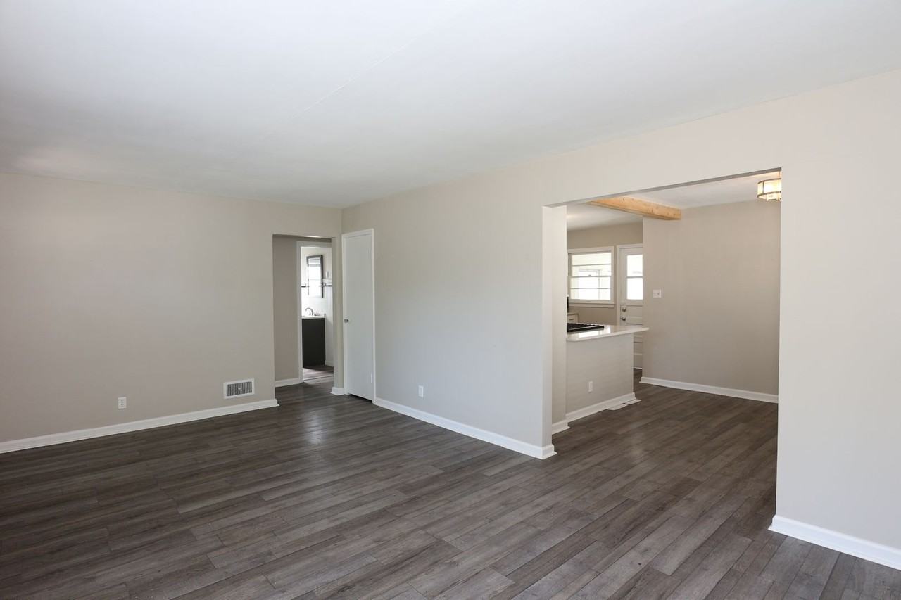 5838 Primrose Ave - Photo 4 of 17
