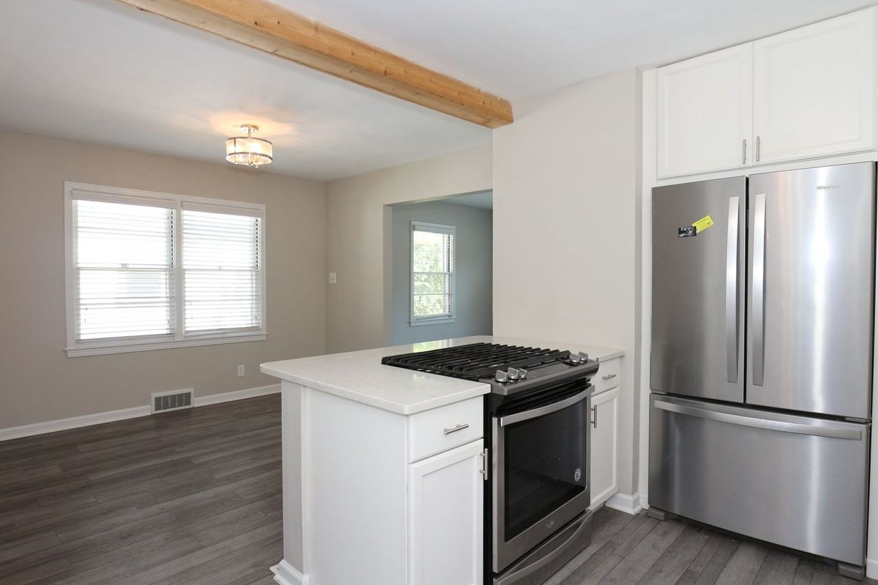 5838 Primrose Ave - Photo 7 of 17