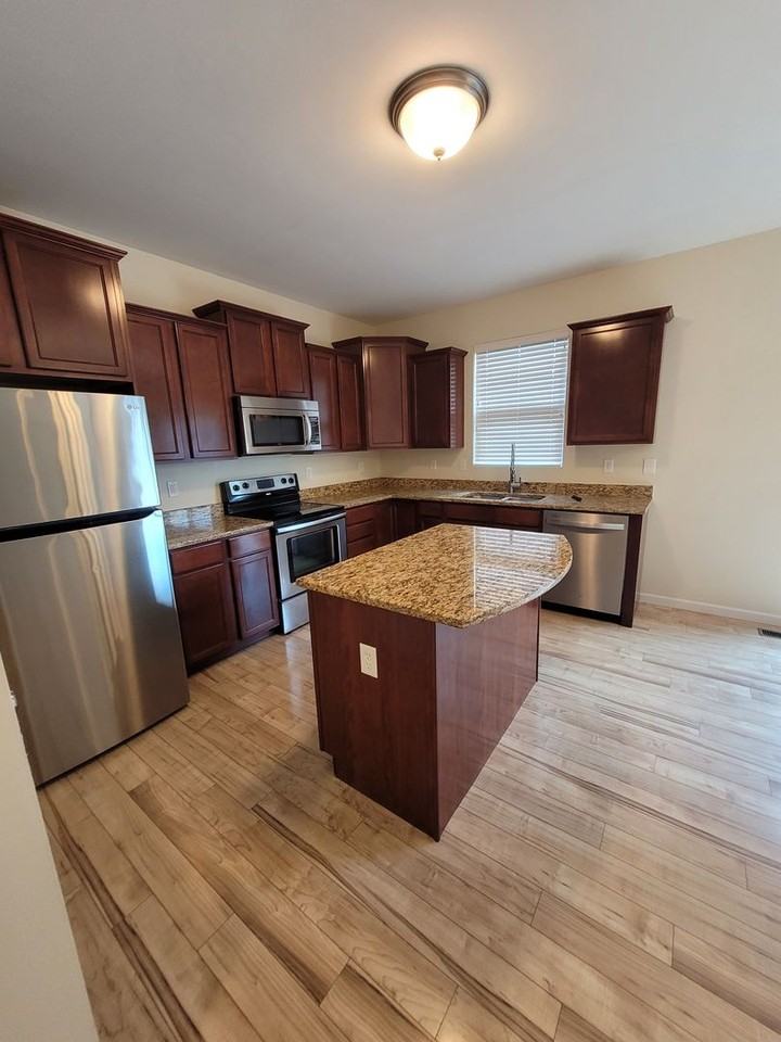 1112 Liberty Xing - Photo 3 of 16