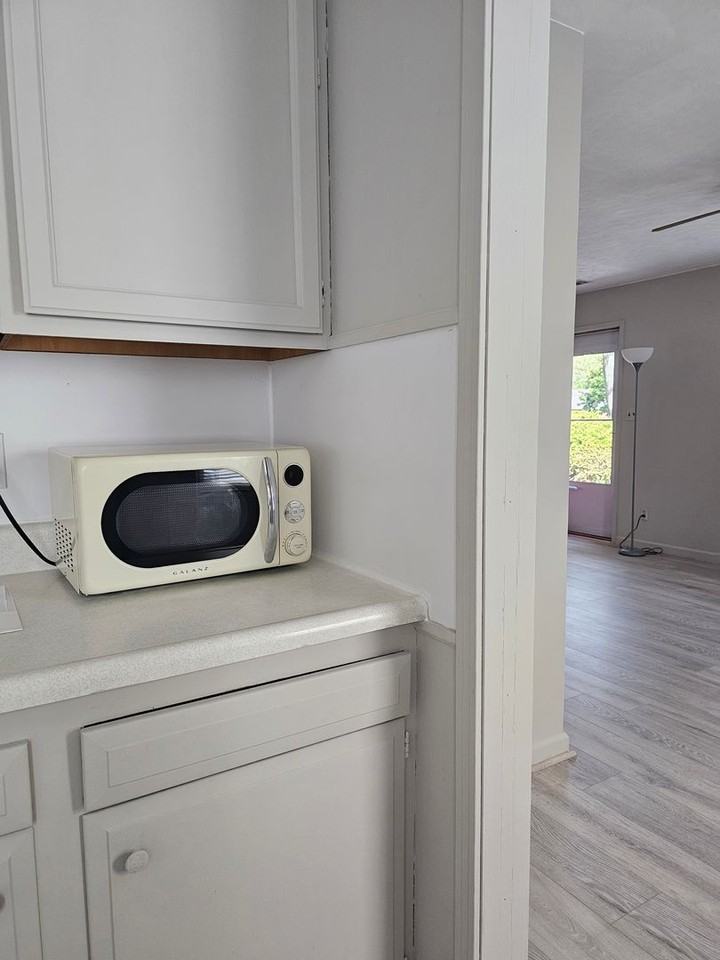 6 Greenbrier Ct - Photo 4 of 21