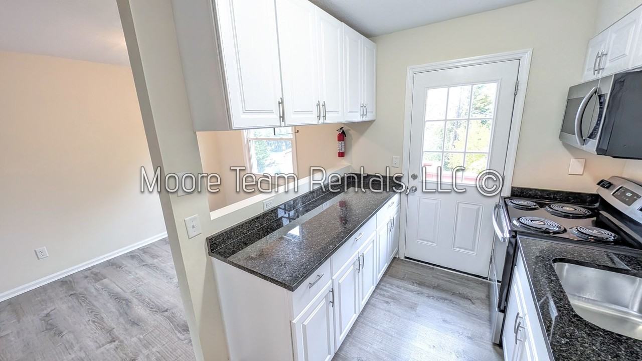 6th Ave W 420 - Photo 5 of 17