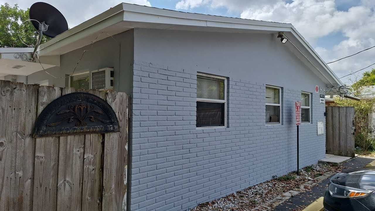 1808 SW 11th Court - Photo 2 of 9