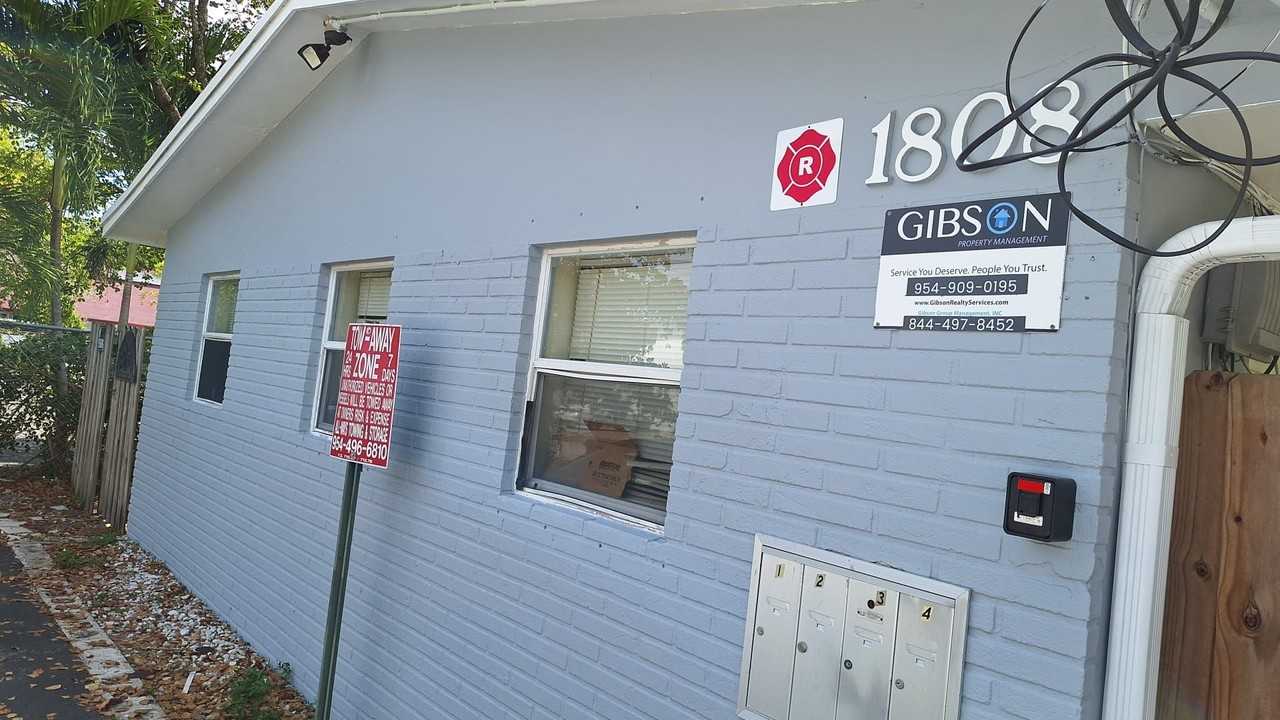 1808 SW 11th Court - Photo 3 of 9