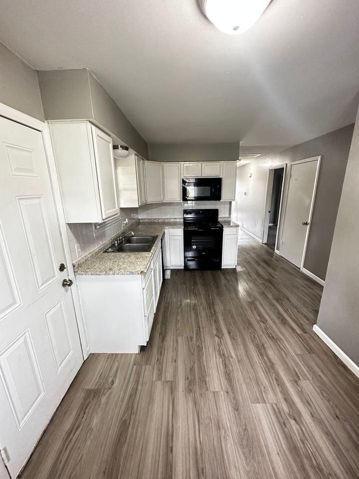 302 Morningside - Photo 3 of 9