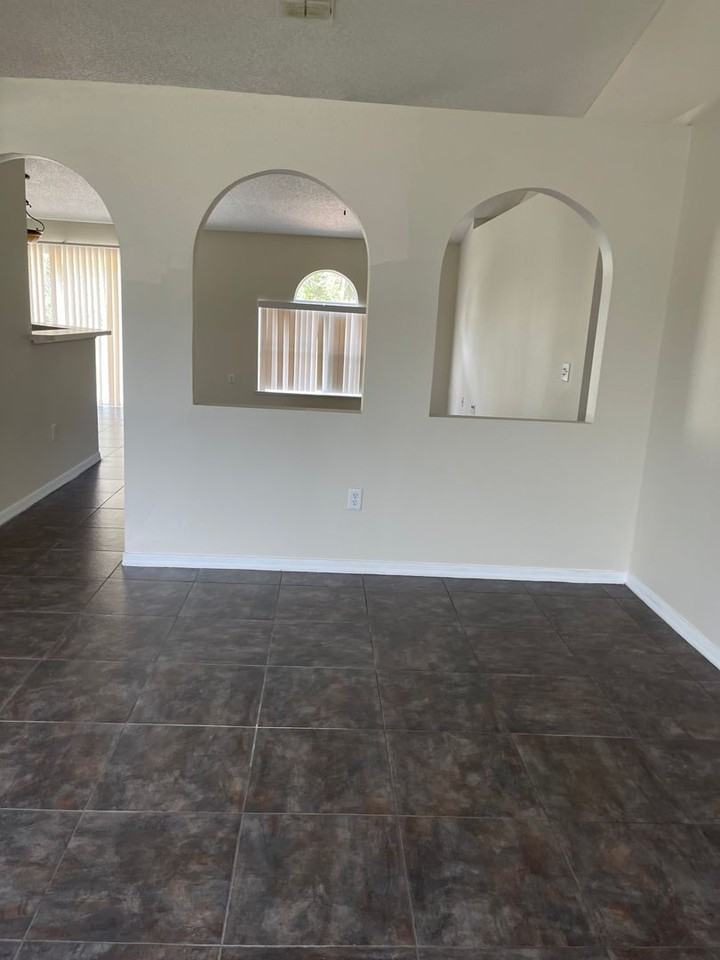1412 Hathaway Ave - Photo 3 of 12