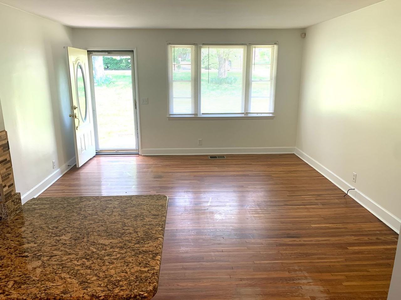 308 Starlight Dr - Photo 3 of 14