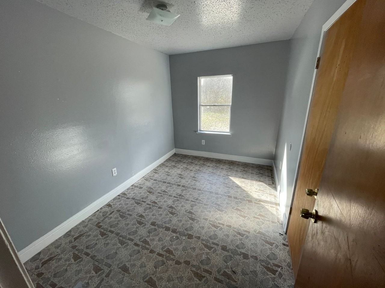 2955 Hattie St - Photo 4 of 6