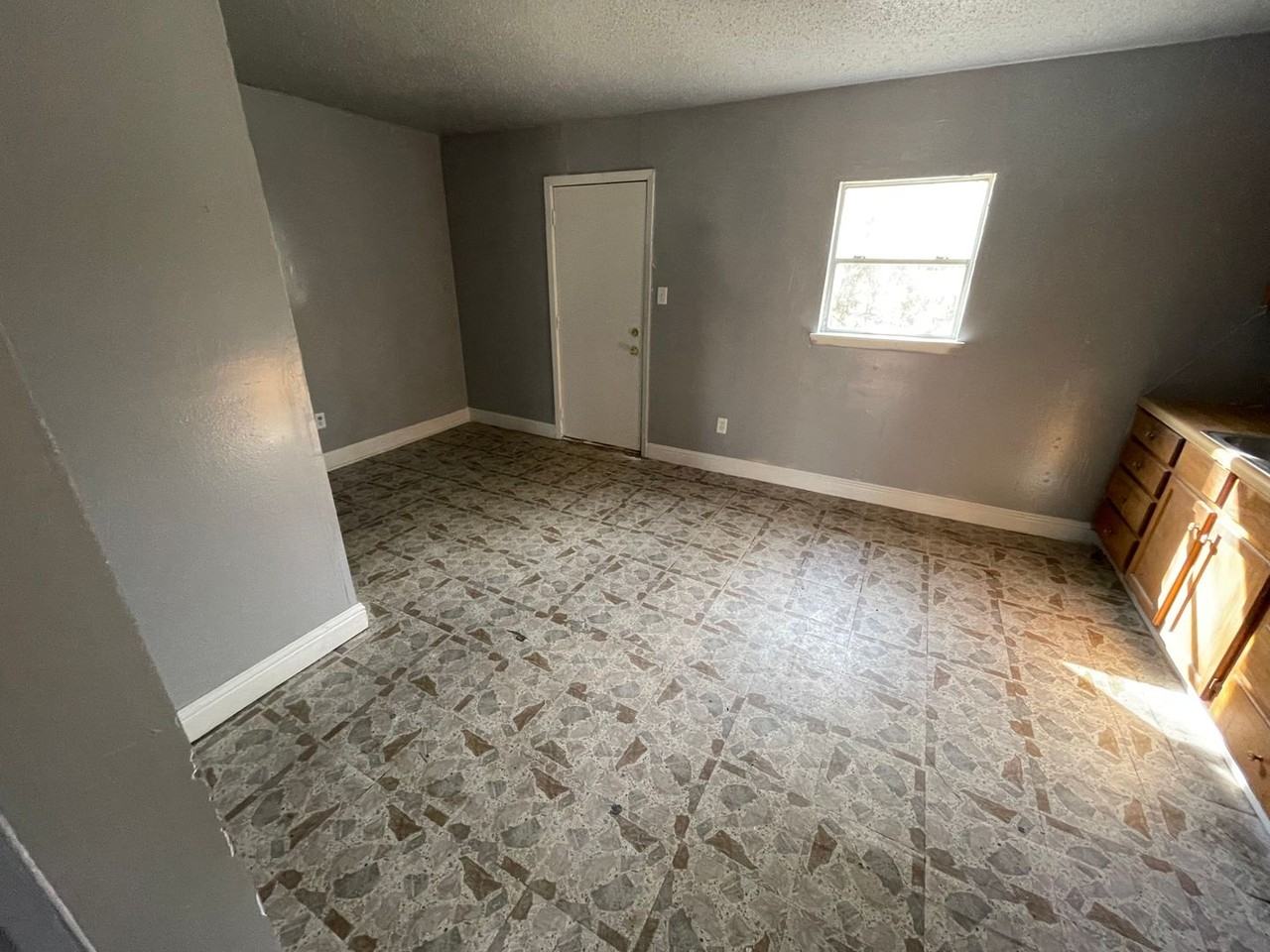 2955 Hattie St - Photo 5 of 6