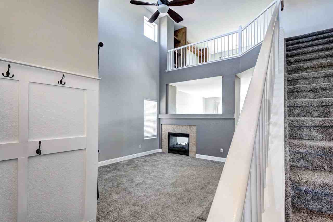 3678 Wonder Dr - Photo 3 of 32