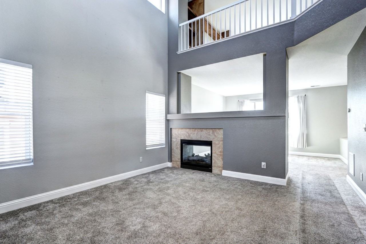 3678 Wonder Dr - Photo 4 of 32