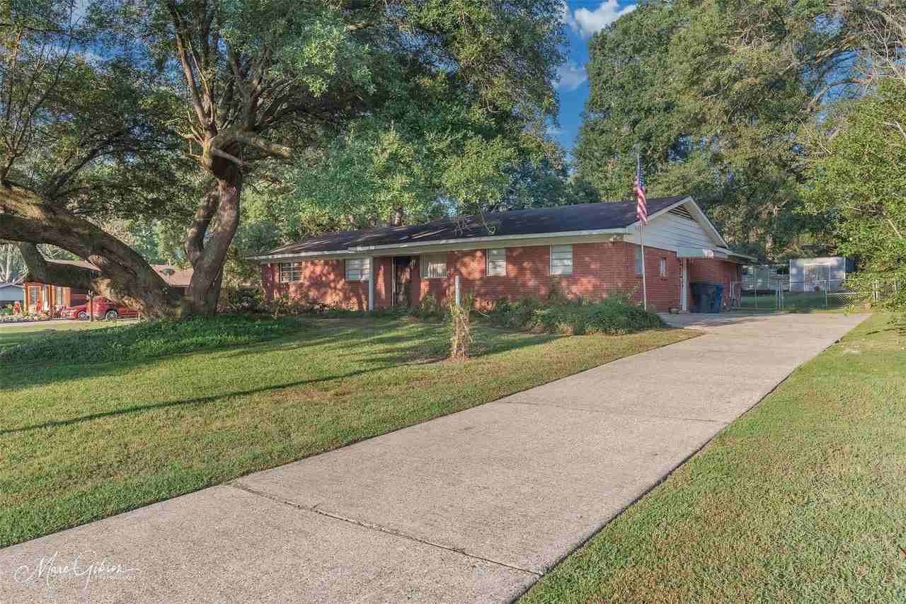 3210 Autumn Ln - Photo 2 of 24