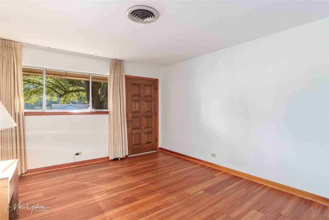 3210 Autumn Ln - Photo 3 of 24