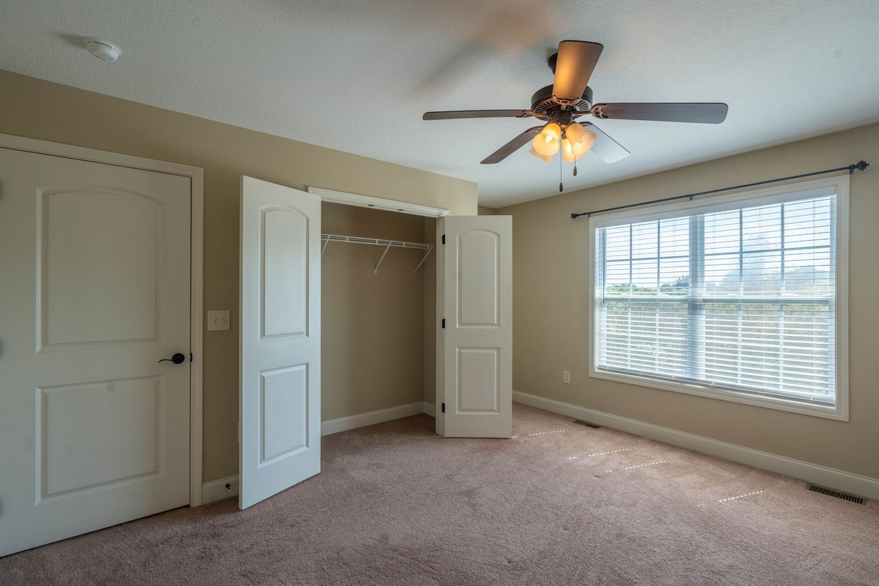 614 Grays Pointe Ct - Photo 3 of 37