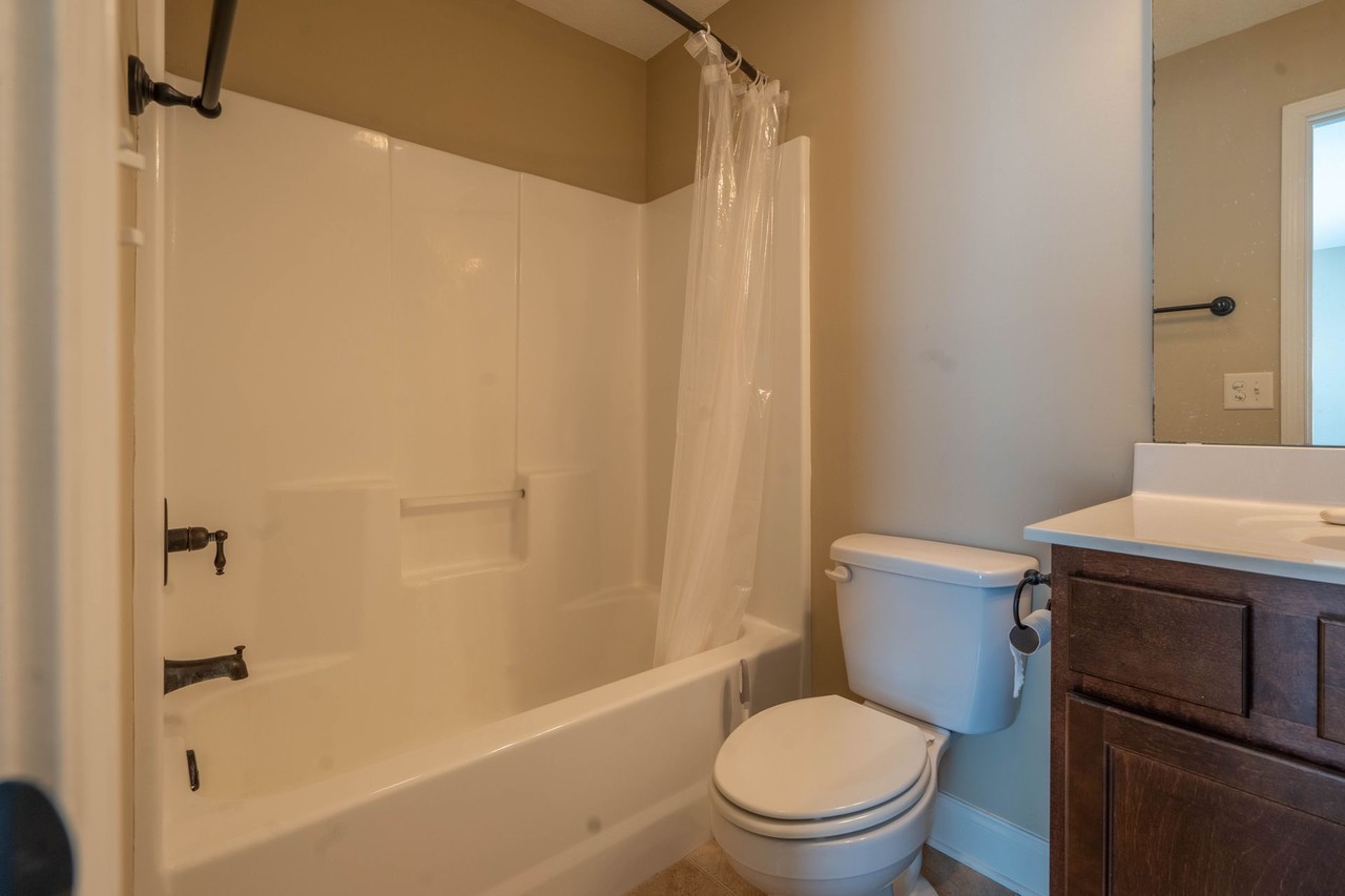 614 Grays Pointe Ct - Photo 7 of 37