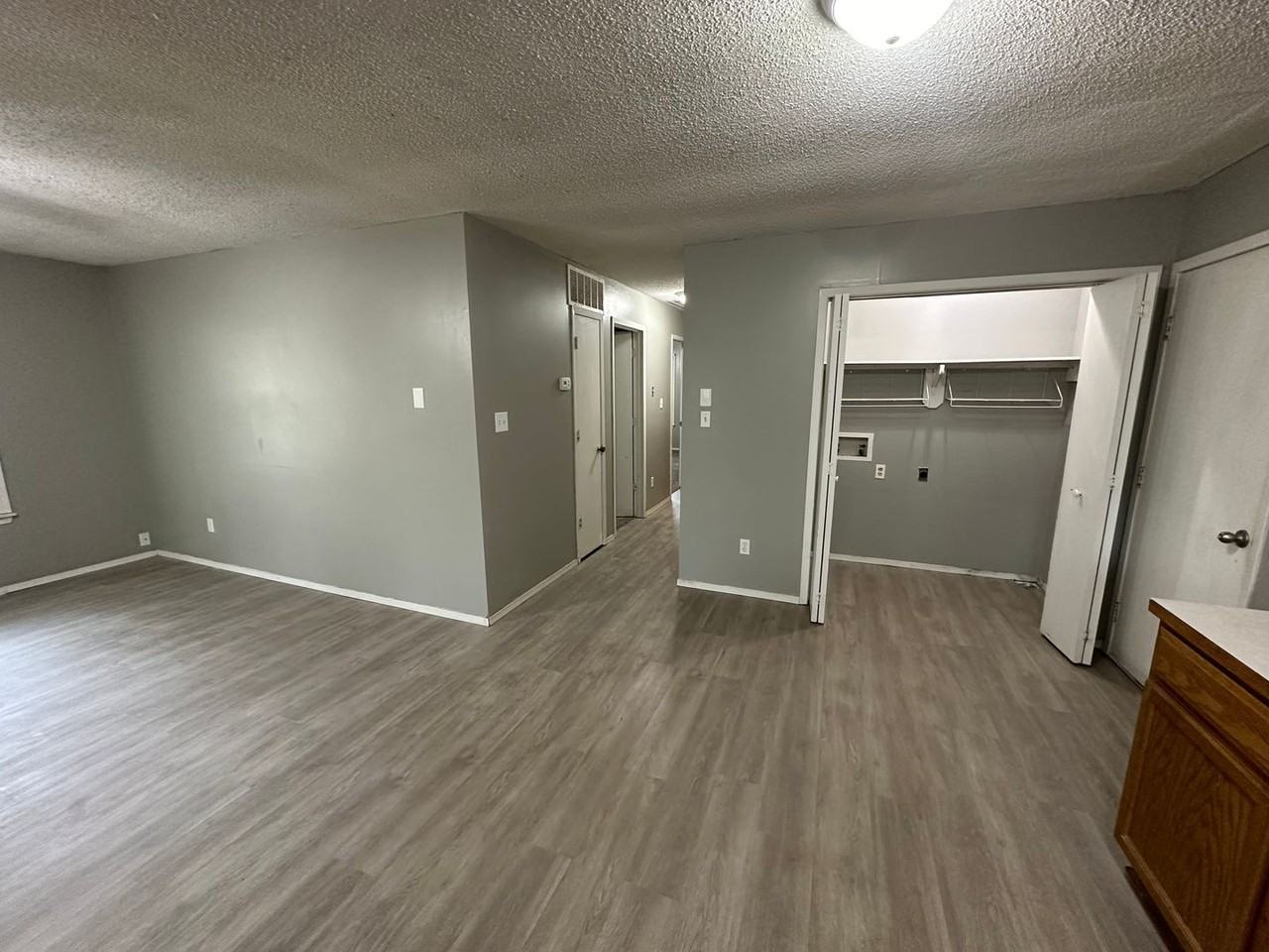 3021 W Pacific St - Photo 2 of 12