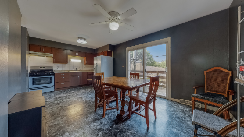 568 Lynn Ct #B - Photo 3 of 7