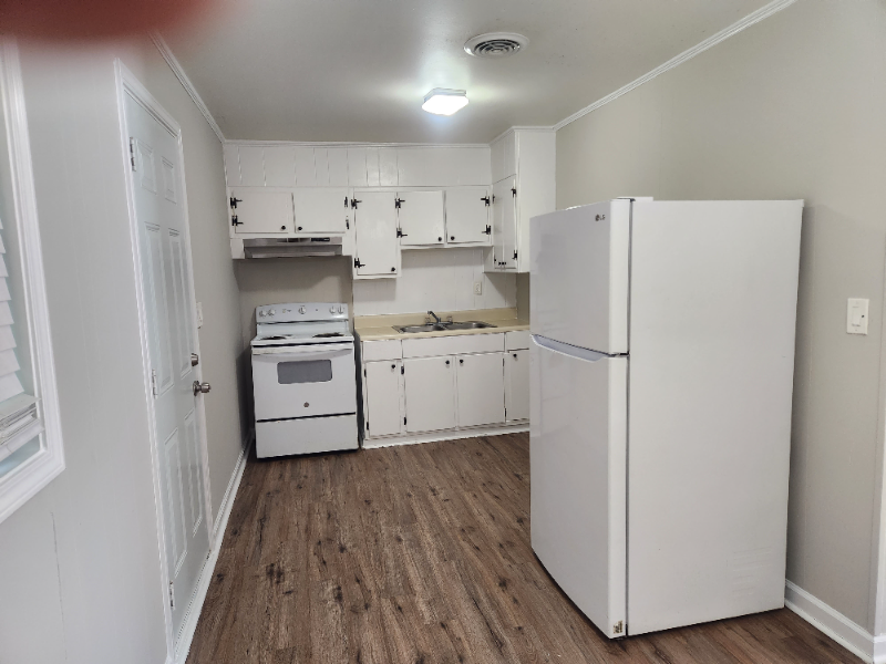 6112 Clane Dr Se - Photo 2 of 6