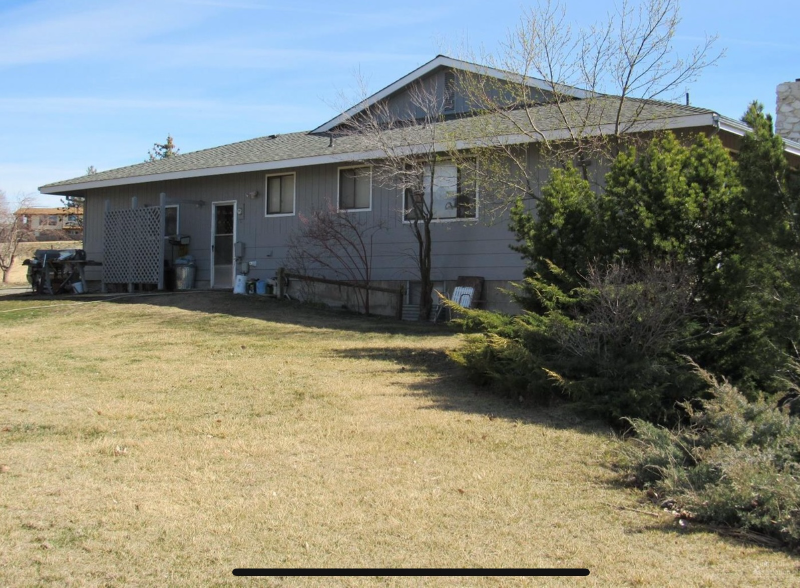 1228 Ne Brown Dr - Photo 3 of 16