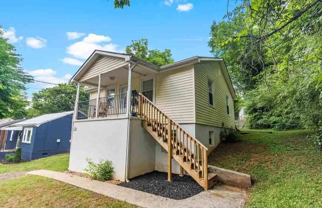 139 Breckenbridge Street #NA - Photo 2 of 19