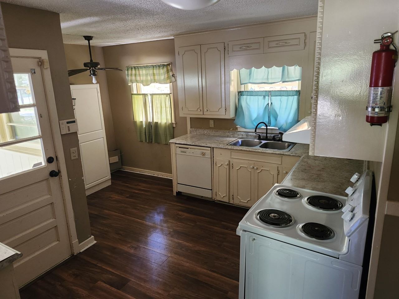 3519 32nd St #NA - Photo 3 of 4