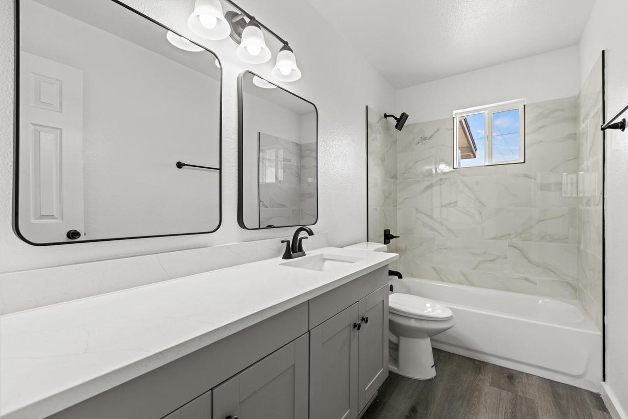 N Grand - Photo 2 of 18