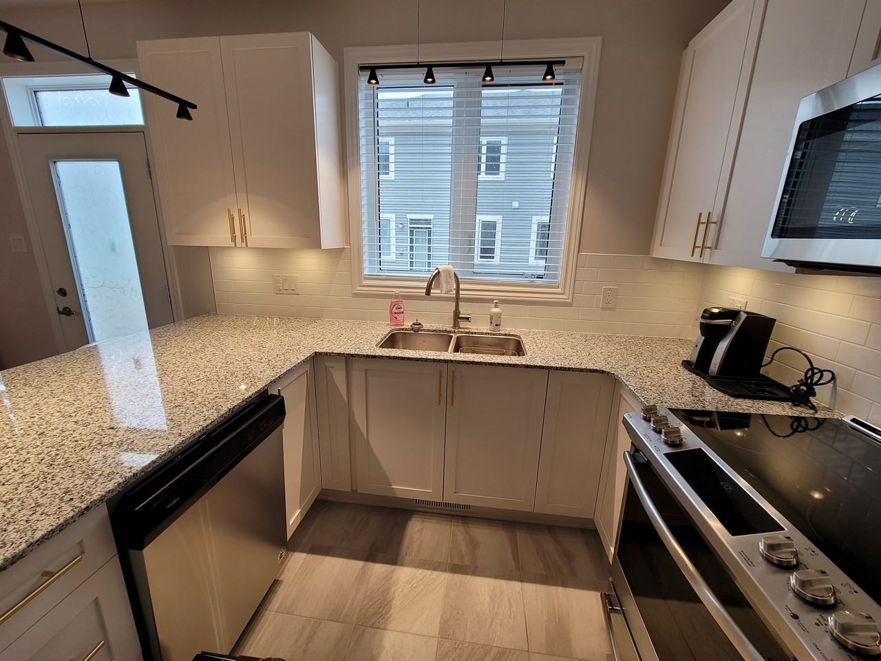 209 Argonaut Circle - Photo 2 of 17